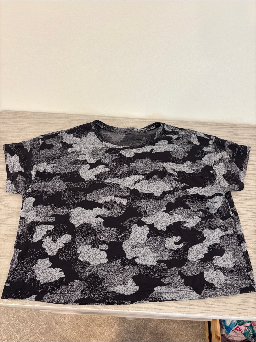 Lululemon size 8 cates tee- Black & Gray Camo Short Sleeve Tee